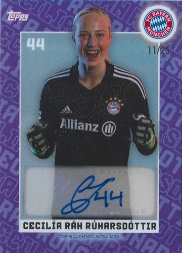Topps Bayern Munich Womenâs Team 22/23 -Cecilia Ran Runarsdottir 11/25 Auto