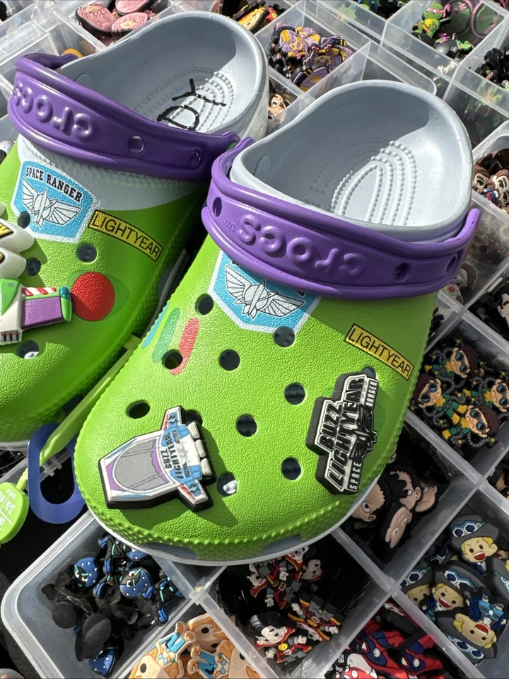Zuecos clásicos Crocs Juniors Disney muestra de preproducción Toy Story Buzz talla 2 Foto 4 de 4