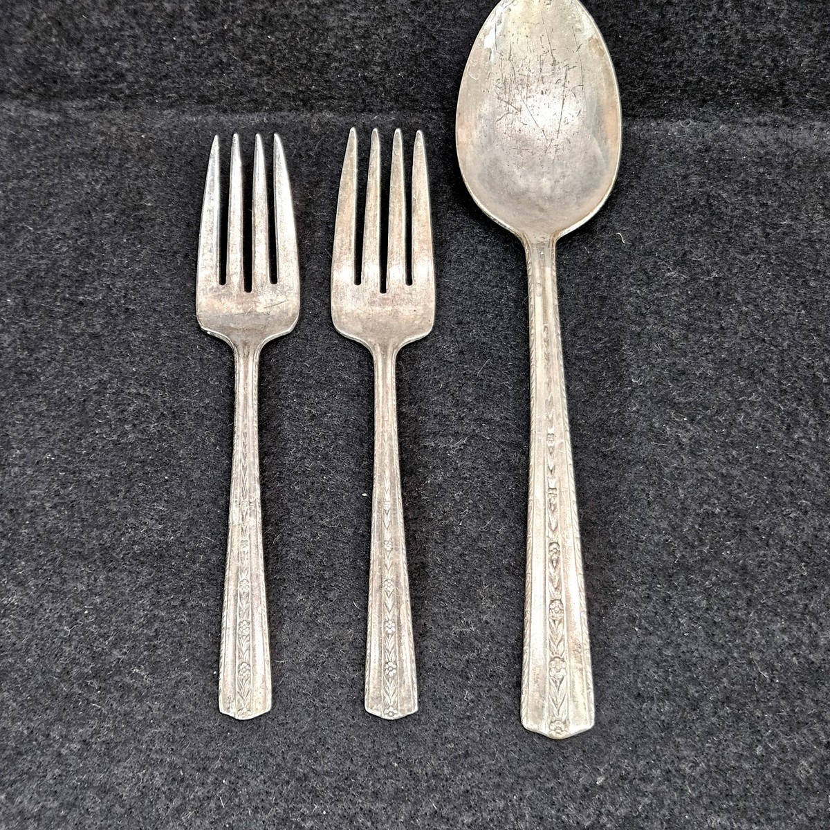 Vintage WALLACE BROS Silver Plate AA 1 Large Spoon (8.5
