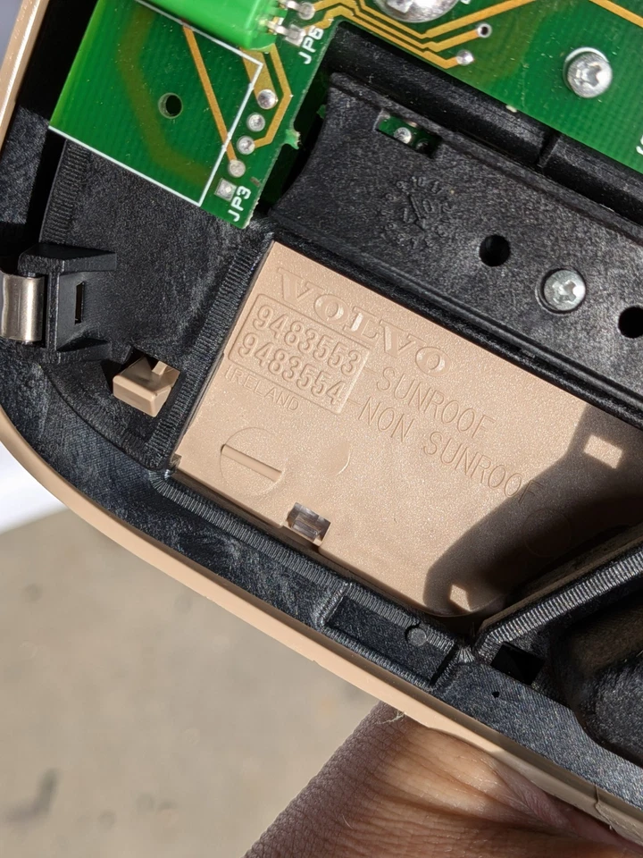 2001 2002 2003 Volvo V70 OEM Front Roof Overhead Dome Light Lamp 5041791 - Image 3 of 4