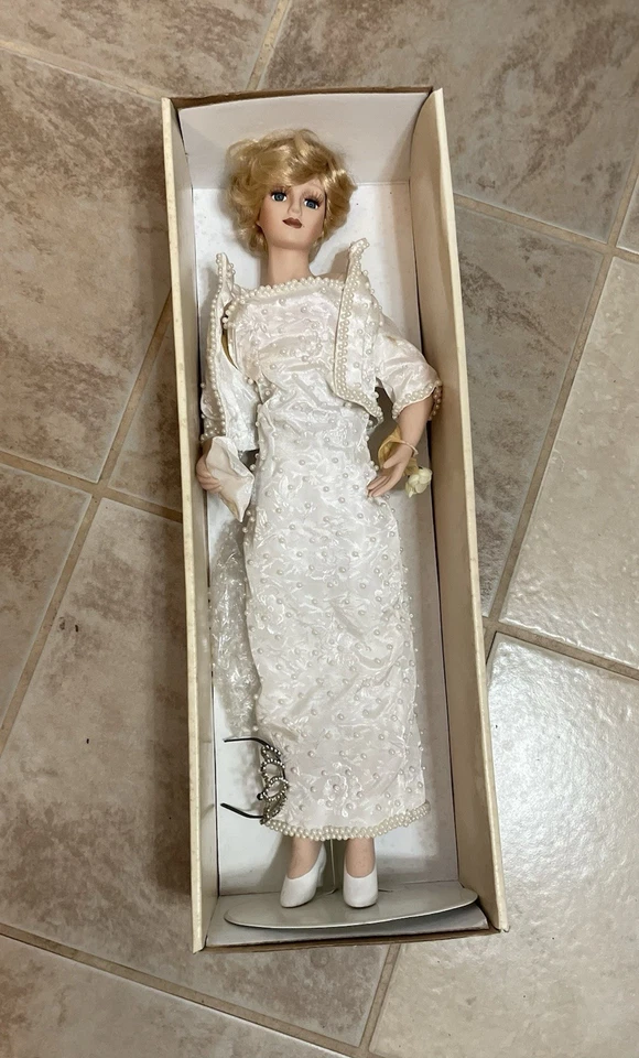 Ashley Belle princess diana porcelain doll Original Box With Stand Included - Image 3 of 4