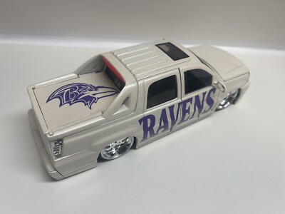 Jada Dub City 2002 Cadillac Escalade EXT Blue Die Cast Metal 1 24