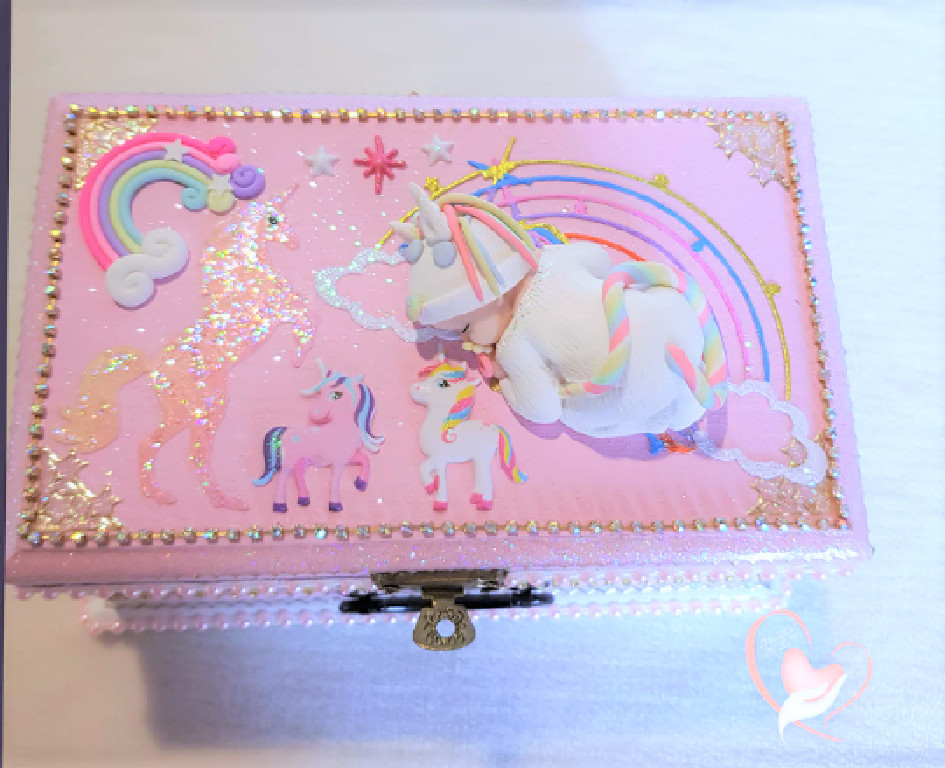 Boite à musique licorne fimo fille arc en ciel pour apaiser le coucher des bébés