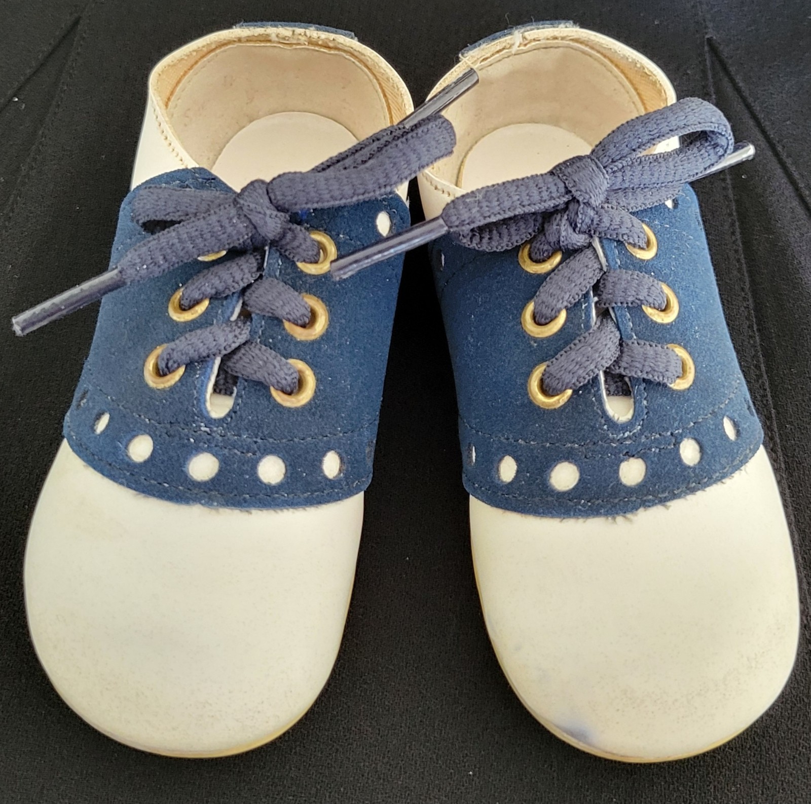 Size 4 = 5x2" White Navy Leather Lace Up