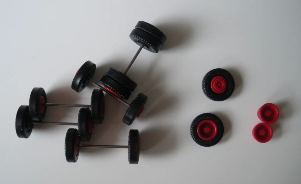 Herpa? Wiking? Modellauto Set 2 Zubehör Räder Achsen für Lkw Bus rot 1:87 - Bild 2 von 4