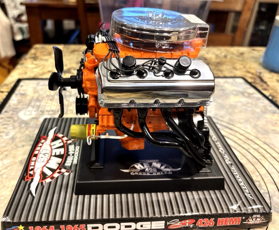 Liberty Classics Dodge 1964-65 Hemi 426 Racing - MOVING PARTS - 1:6 SCALE - NIB - Image 3 of 4