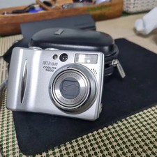 Nikon Coolpix 5200 Digital Camera with Battery Charger and Hard Case