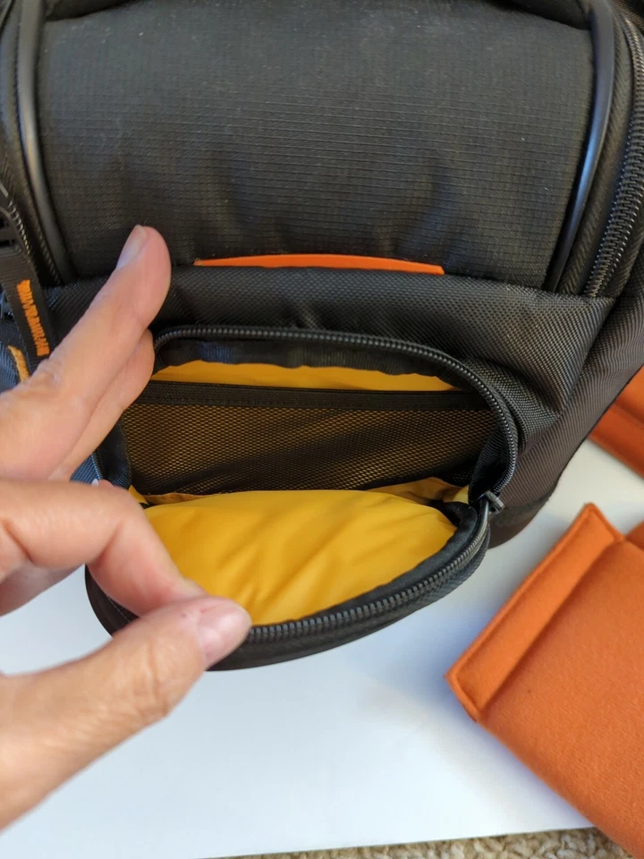 Bolsa honda para cámara Case Logic excelente estado. Bolsa Cintura Cámara DSLR. Foto 3 de 4