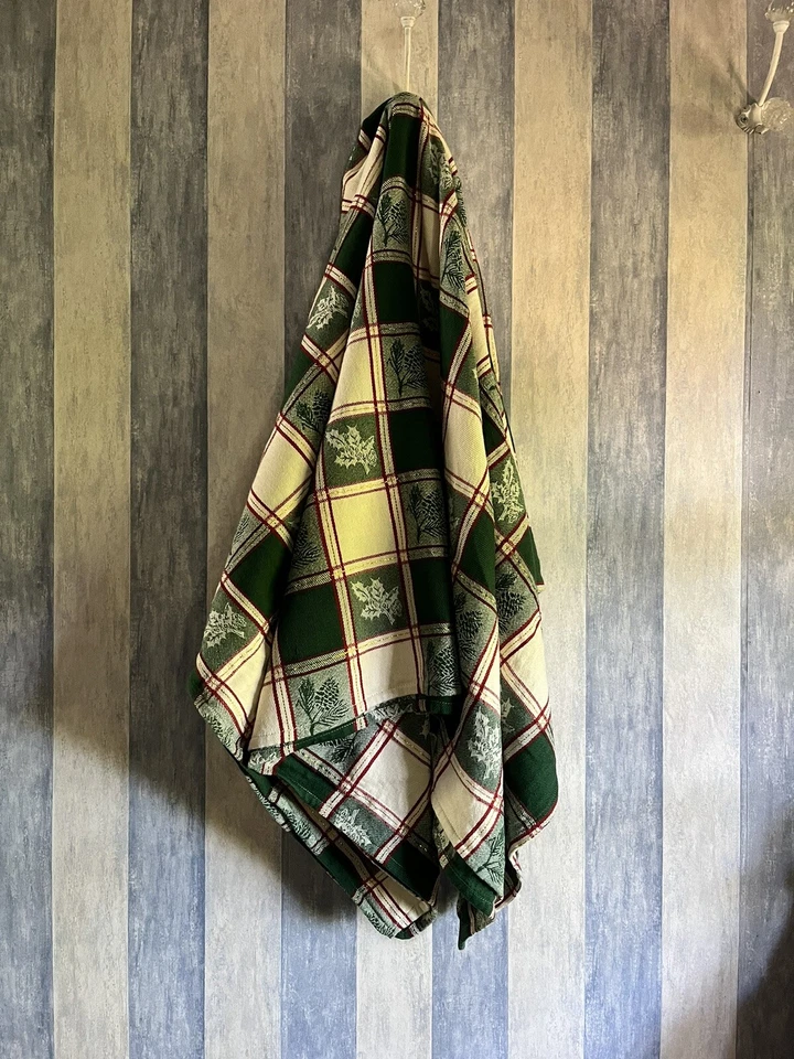 Plaid Gingham Christmas TableCloth Green Holly Cottage Farmhouse, 66x47 Cotton - Image 2 of 4