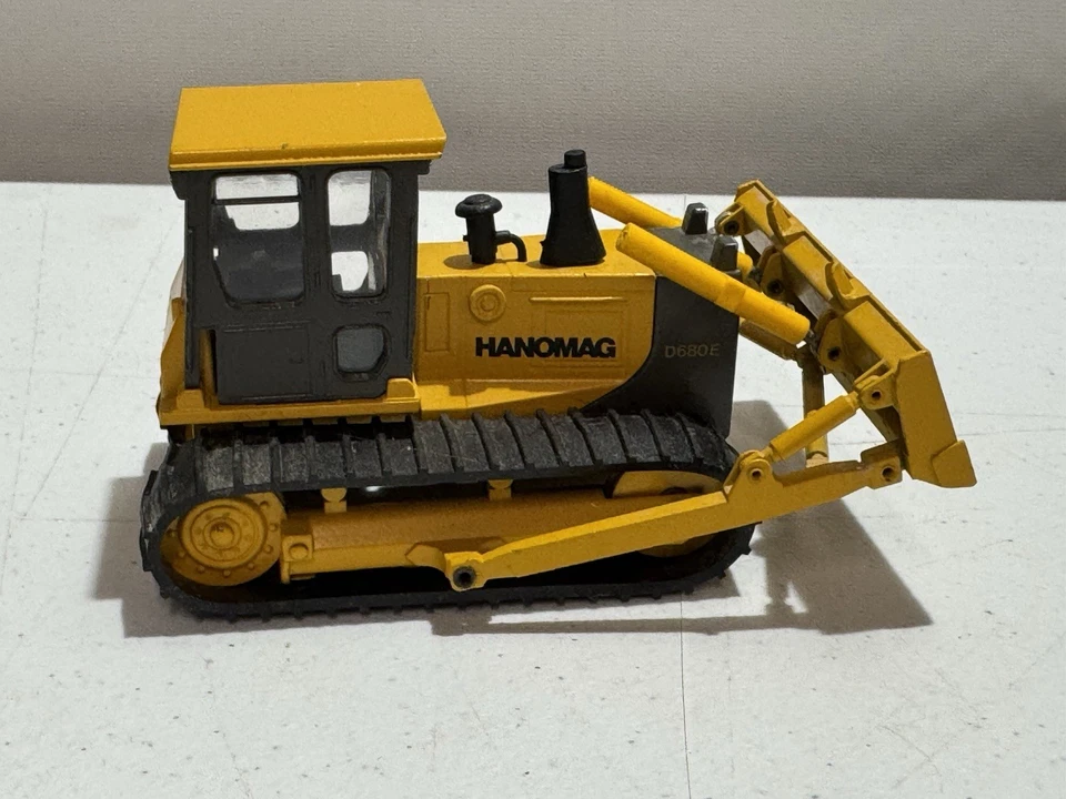 HANOMAG D680E DOZER - 1:50 SCALE DIECAST MODEL #2853 CONRAD CONSTRUCTION VINTAGE - Image 4 of 4