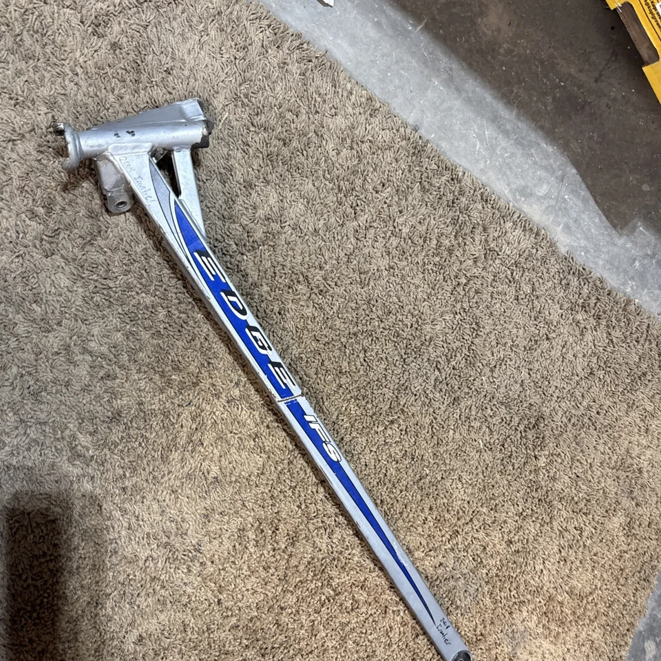 Moto de nieve Polaris Frontier Touring Edge 2004 izquierda, remolque, brazo de suspensión 10 Foto 2 de 4