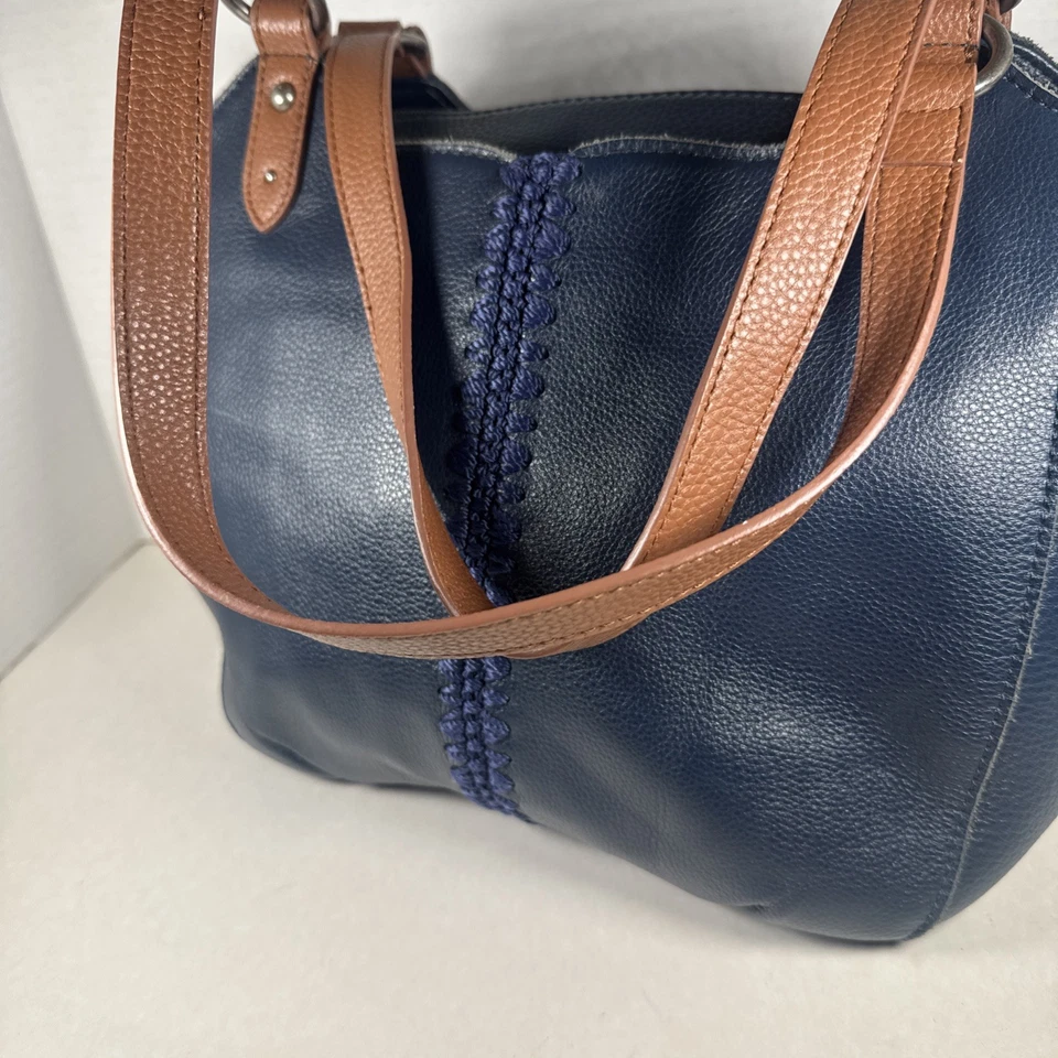 Precioso! Bolso de hombro The Sak Bolinas de cuero azul marino/marrón 12x8 Foto 3 de 4