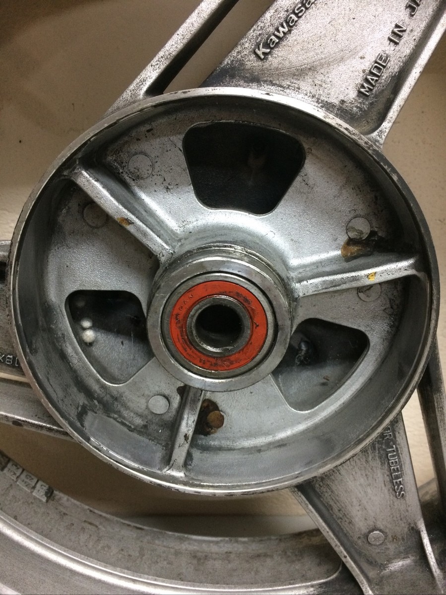 Kawasaki ZX 10 ZXT00B Hinterrad J 18 x MT4,5 DOT F-1221