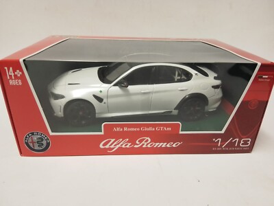Burago BBurago Alfa Romeo Giulia GTAM Weiß 2020 1/18 18-11049WH