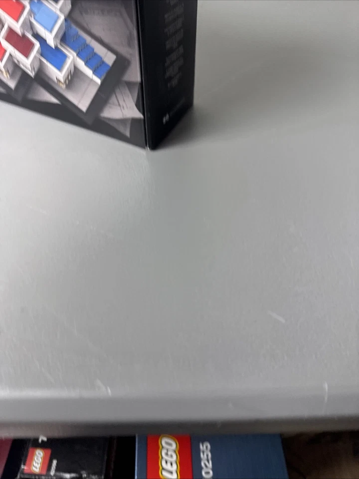 Retired SEALED LEGO ARCHITECTURE: Lego House (21037) - Image 2 of 4