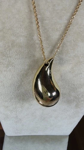 Bellezza “Goldtone Teardrop 3D” Necklace Never Worn image 2