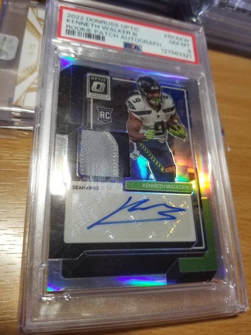 2022 Donruss Optic Kenneth Walker Rookie Autograph 2 Color Patch Auto #/49 PSA 8
