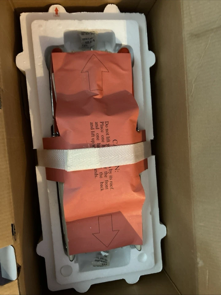 全新带盒 - Danbury Mint 1/16 1955 雪佛兰 BelAir - 带支架 — 第 3/4 张图片