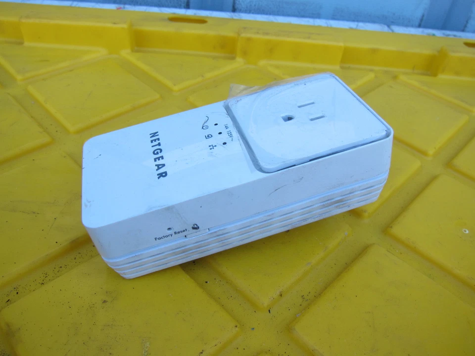 Netgear Powerline AV+ 200 Adapter XAV1501 WORKS GREAT - Image 2 of 4