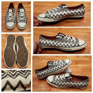 black and white zig zag converse