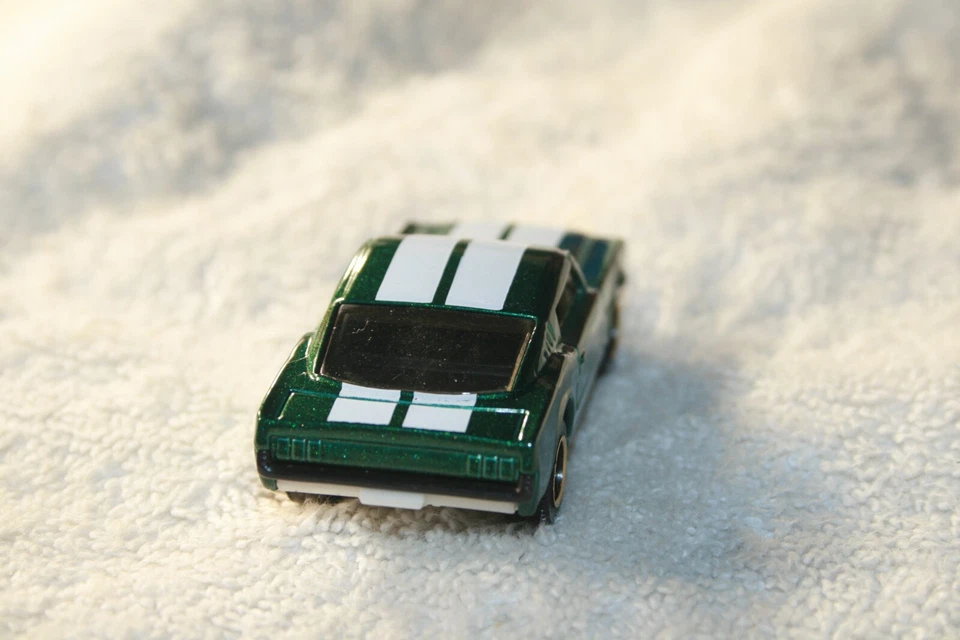 MATCHBOX 💥 1965 GREEN METALLIC W/ WHITE FORD MUSTANG GT 💥GOLD SPINNER RIMS - Image 4 of 4