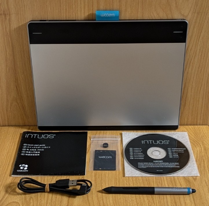 Wacom CTH-680 Intuos Medium Creative Pen & Touch Tablet Excellent