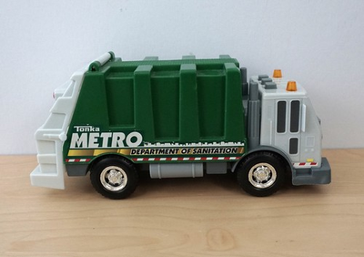 #ad Tonka Garbage Truck Metro Dept Of Sanitation Green Hasbro Lights Sounds Toy $14.99