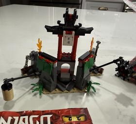 Lego Ninjago 2254 Mountain Shrine And 9448 Samurai Mech Sets 