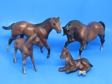 Vintage G1 Breyer Stablemate Bay Quarter cavallo Mare Stallone e 2 puledri dal set 3085