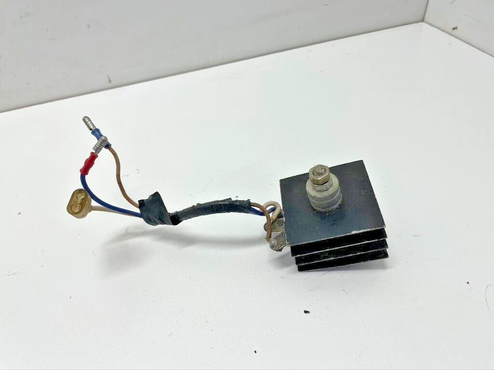 Regulador rectificador Kawasaki F4 250 Sidewinder (1968-1970) Foto 2 de 2