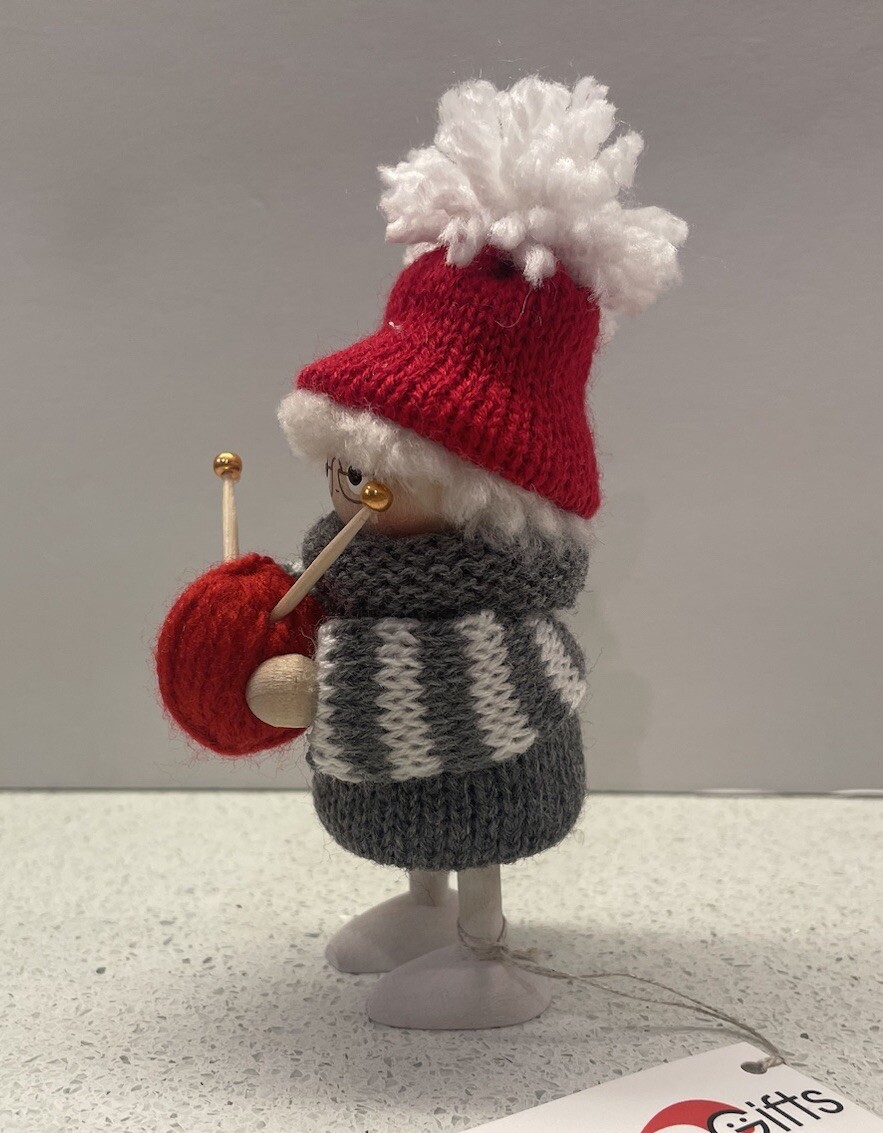 NORDIC GIFTS Estonia Wooden RED Girl Christmas KNITTING 5