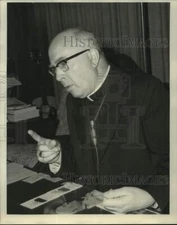 1971 Press Photo Cardinal Jan Willerbrands gestures at Catholic Seminary