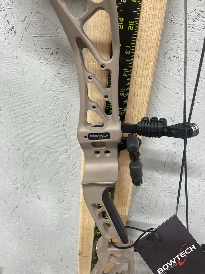 Bowtech Solution LS Right Hand 60 Pound Sand - Image 2 of 4