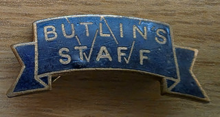 VINTAGE ENAMEL BADGE BUTLINS HOLIDAY CAMP STAFF BADGE IN BLUE