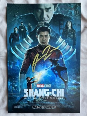 Simu Liu Original Autogramm, signiert persönlich, 12x8 Foto, Marvel.