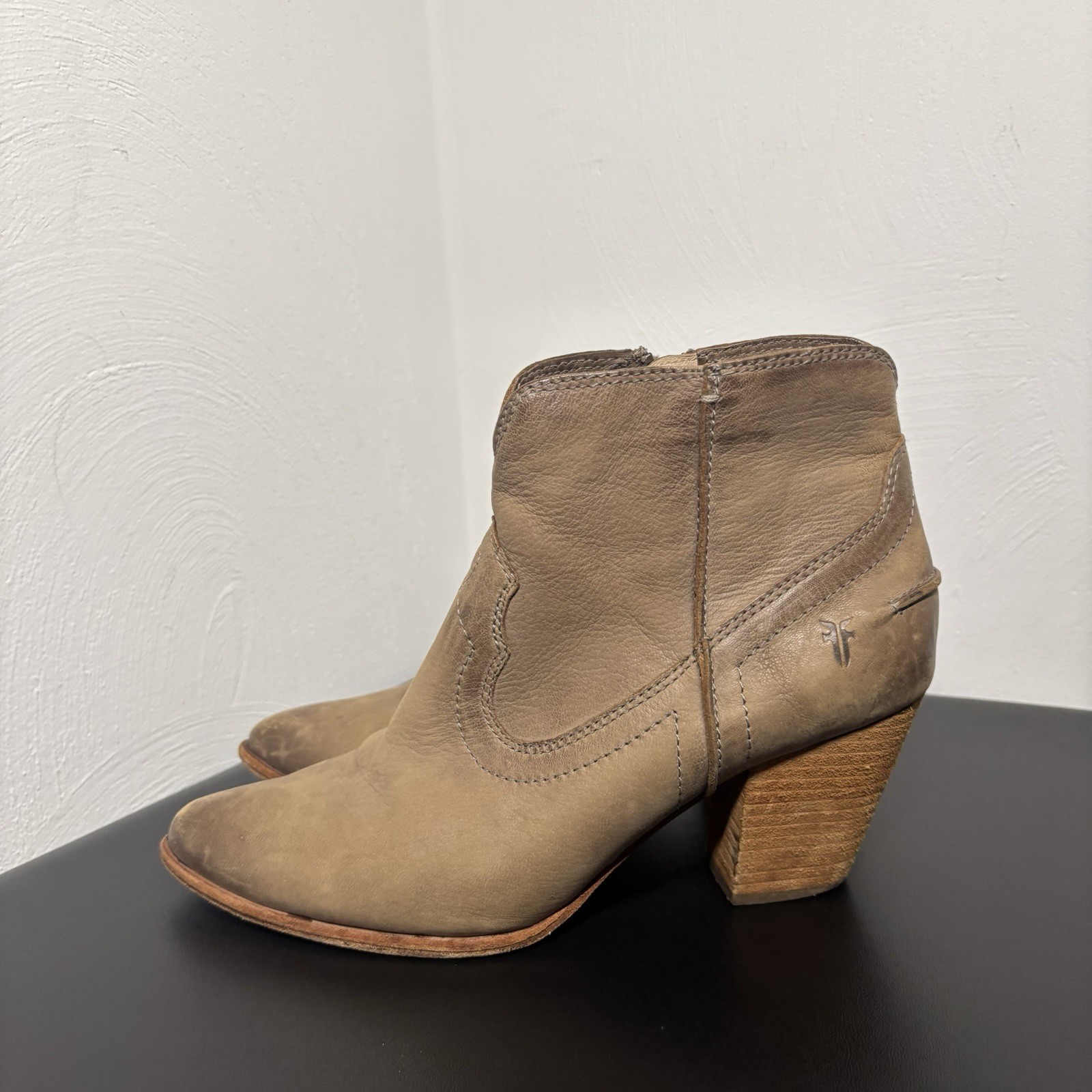 Frye Reina Ankle Bootie Womens Sz 8.5M Brown Beige Leather Cowboy Western Zipper