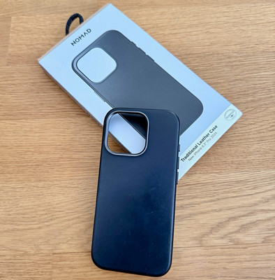 Nomad iPhone 16 Pro Traditional Horween Leather Case/Leder-Schutzhülle | Schwarz