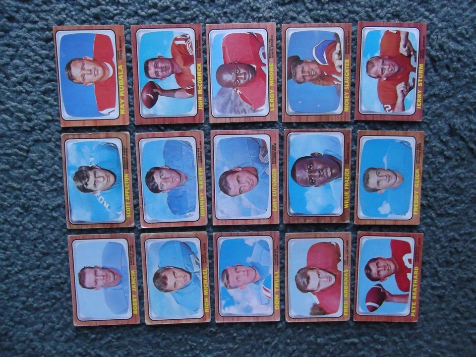 1966 TOPPS FOOTBALL PARTIAL COMPLETE SET LOT(65/132)w/STARS,RC's,CHECKLIST - Image 2 of 4