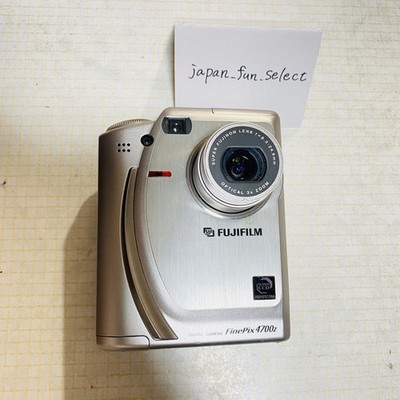 FUJIFILM FinePix 4700Z Silver Digital Camera 2.4MP 3x Zoom Super CCD Exc++