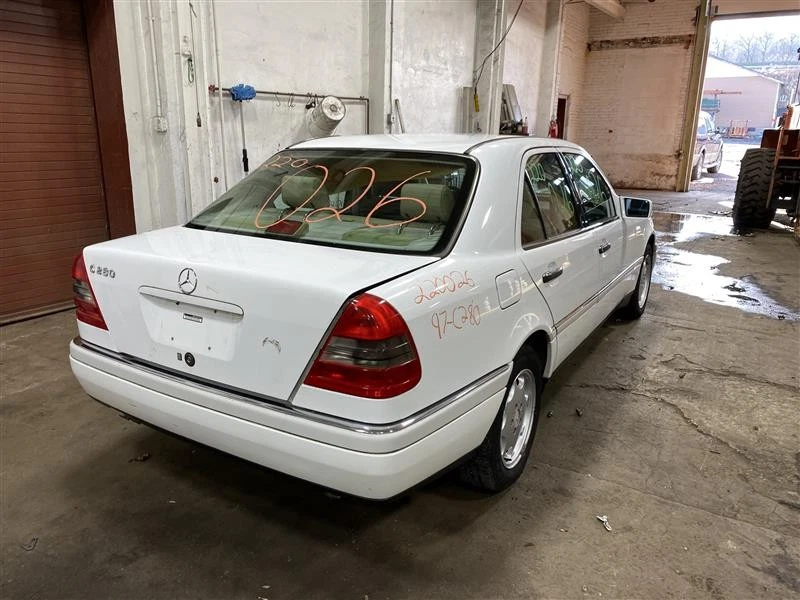 Brazo de control inferior delantero izquierdo mercedes-benz c280 1997 1127083 Foto 4 de 4