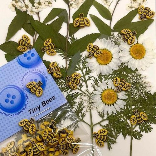 Dress It Up Buttons - Tiny Bees 20pcs 1858 - Picture 2 of 2