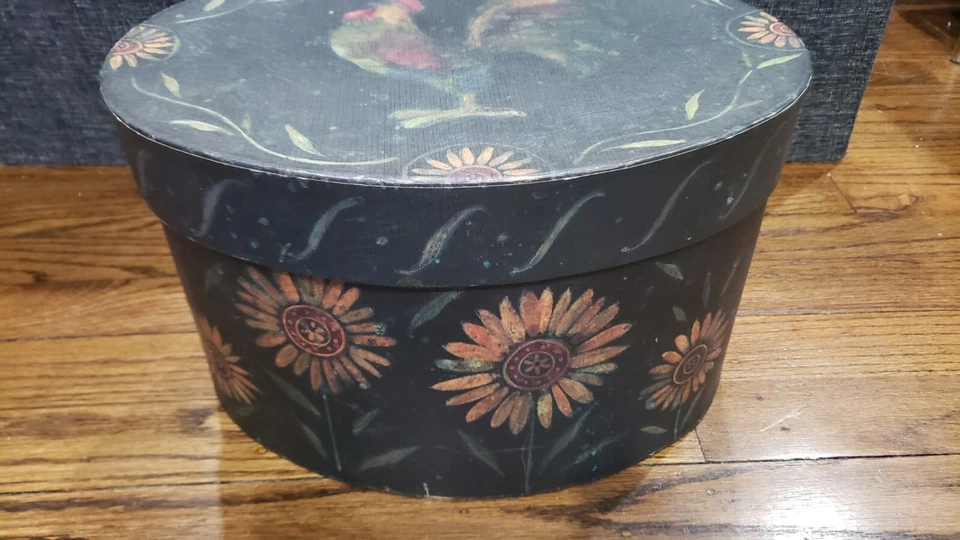 VINTAGE BOB'S BOXES PRIMITIVES. SET OF 4 STACKING BOXES. OVAL "PROUD ROOSTER."  - Image 2 of 4