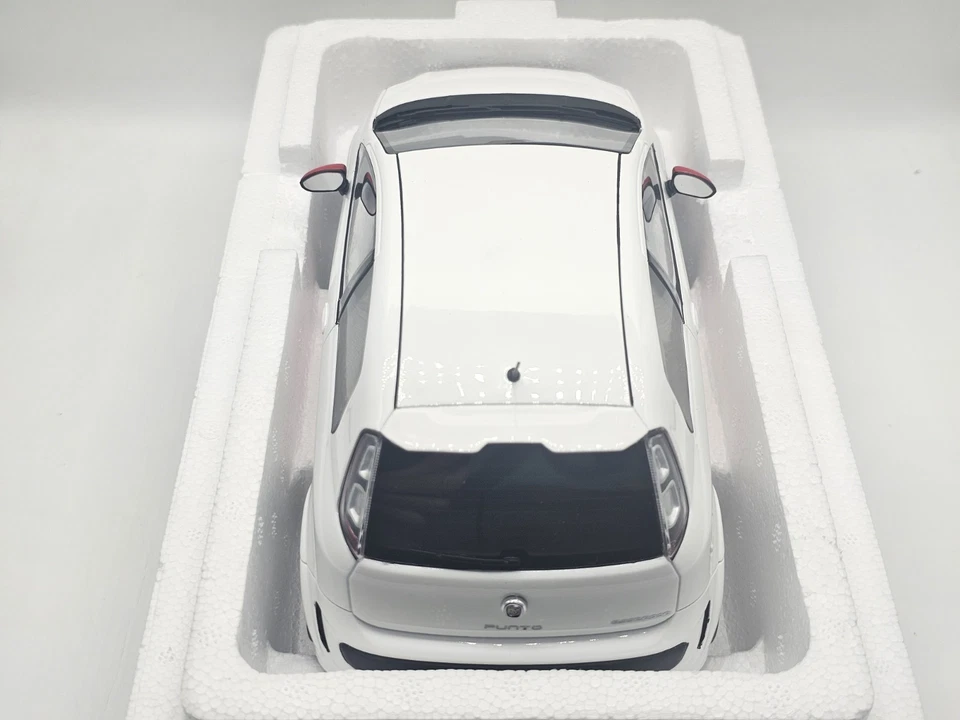 Fiat Punto Abarth EsseEsse 2010 Bianco 1:18 Ottomobile In Box - Immagine 4 di 4