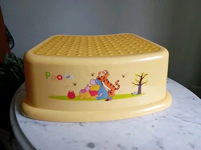 Vintage Selten! Disney WINNIE THE POOH gelb Y2K Badezimmer Kinder Tritthocker Kunststoff EUC - Bild 1 von 4