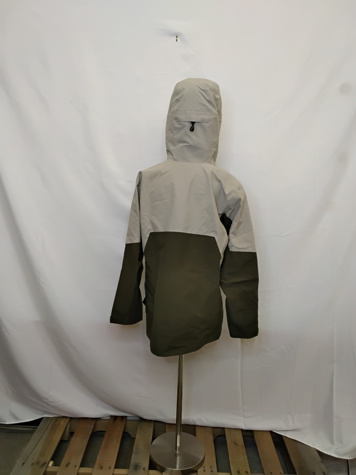 Arc'teryx Rush Gore-Tex Jacket Women's L Green/Beige (Rune/Tatsu) NWT #J5158 thumbnail 3