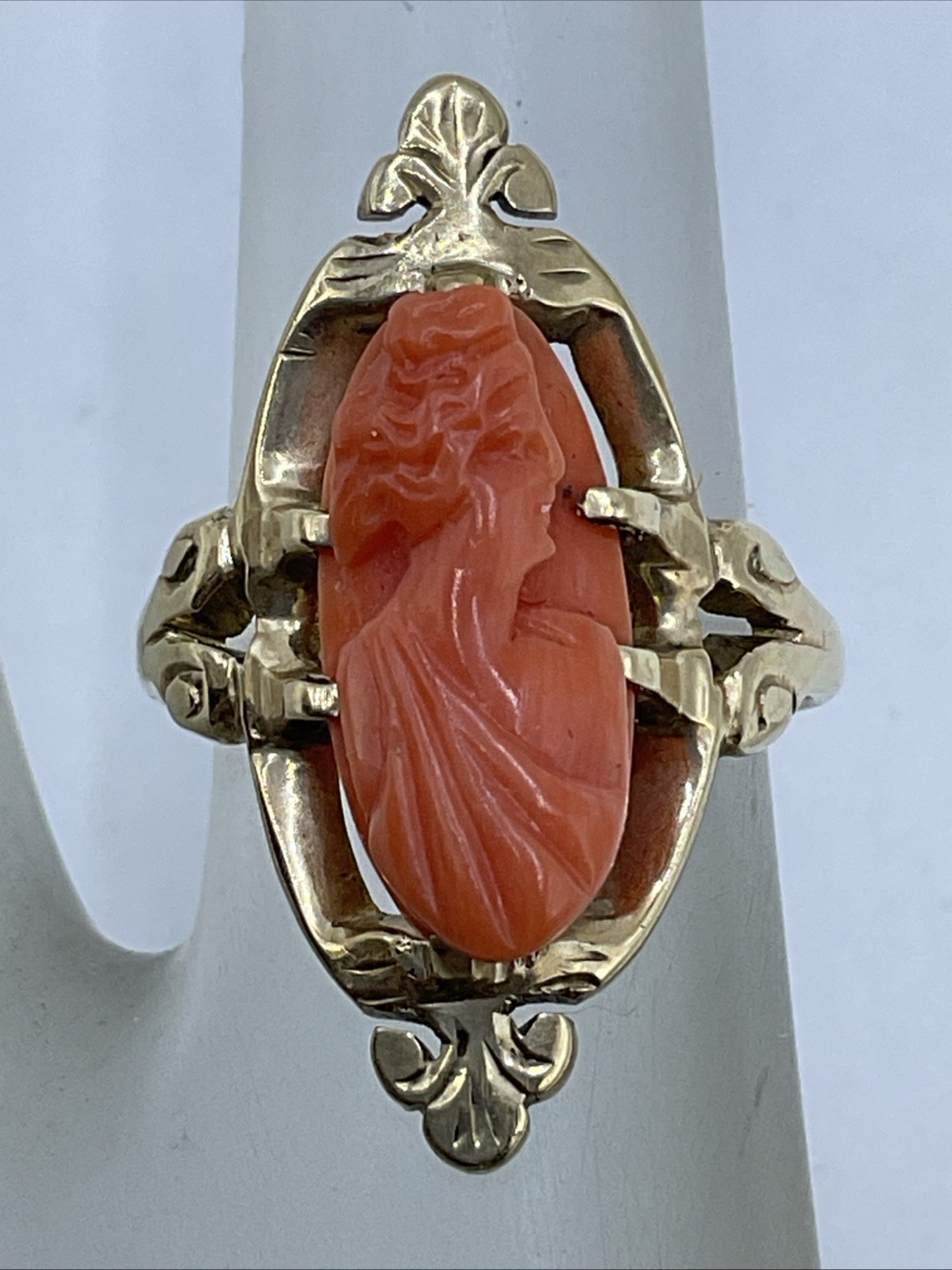 ANTIQUE HANDMADE Solid 9K Yellow Gold Carved Cora… - image 1