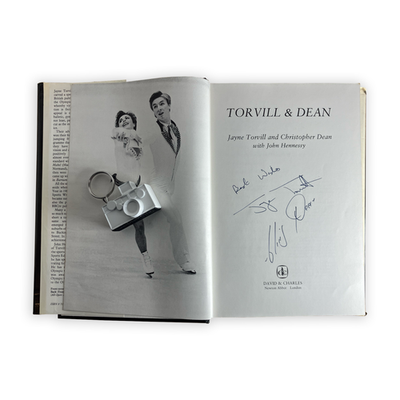 ★TORVILL & DEAN / John Hennessy SIGNED. Torvill & Dean with John Hennessy - Torvill & Dean Signed