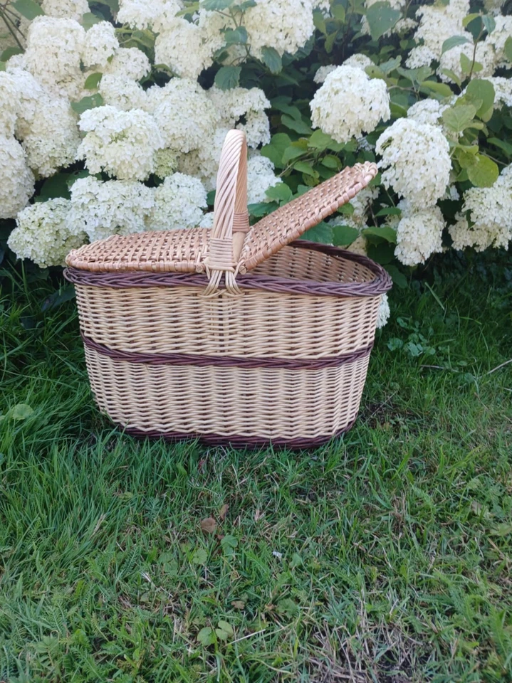 Large Wicker Picnic Basket – Handmade Willow Hamper with Double Lids - Image 2 of 4