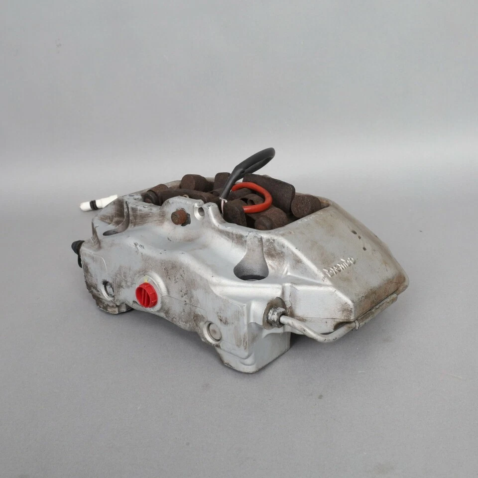 Par de pinzas de freno delanteras Brembo plateadas para Porsche 911 996 C4 1999-2004 OEM usadas Foto 3 de 4