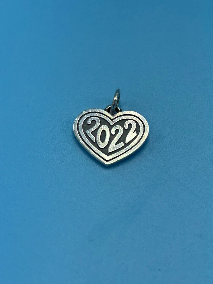 Dijes de plata de ley James Avery - Varios diseños disponibles - Se venden por separado Foto 3 de 4